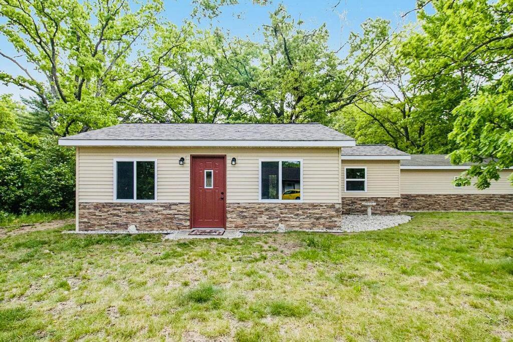 School Section Cottage Lake Access, Mecosta