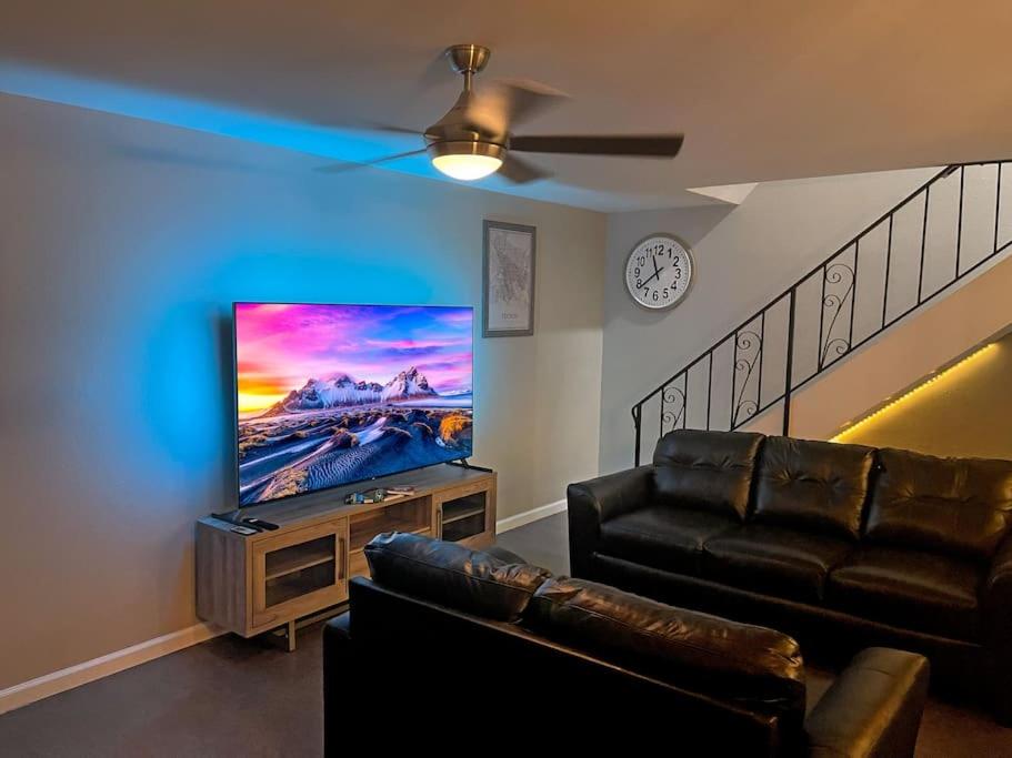 Cheerful & Relaxing 5 Location Pool Parking, Tucson