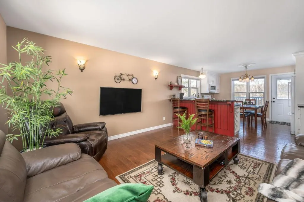 Point Of View I 55 SmartTV I Riverside I Sleeps 5, hotel in Bancroft