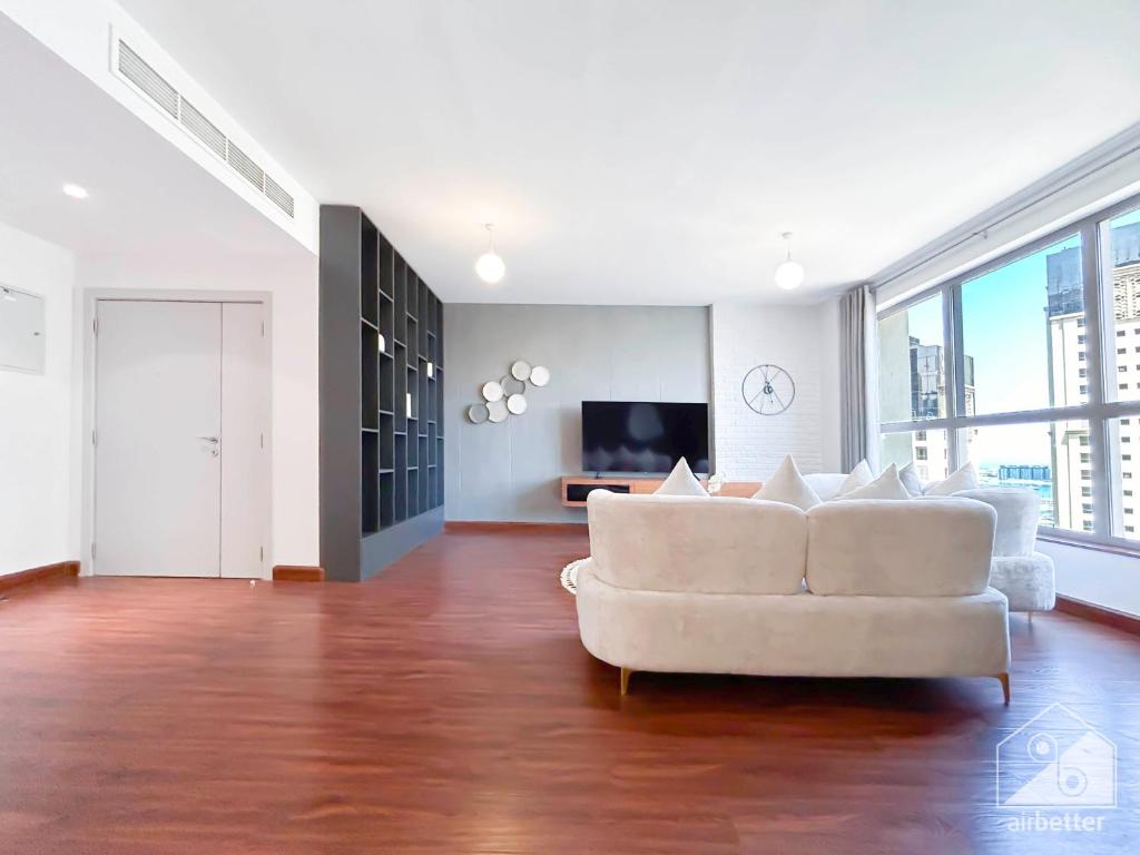 Luxurious 3B- Maid Room with Breathtaking Views in JBR, Dubaï