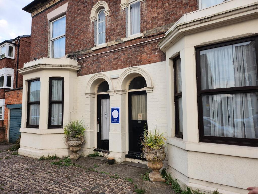 Queens Guest House, Nottingham up to 36 OFF Book Now