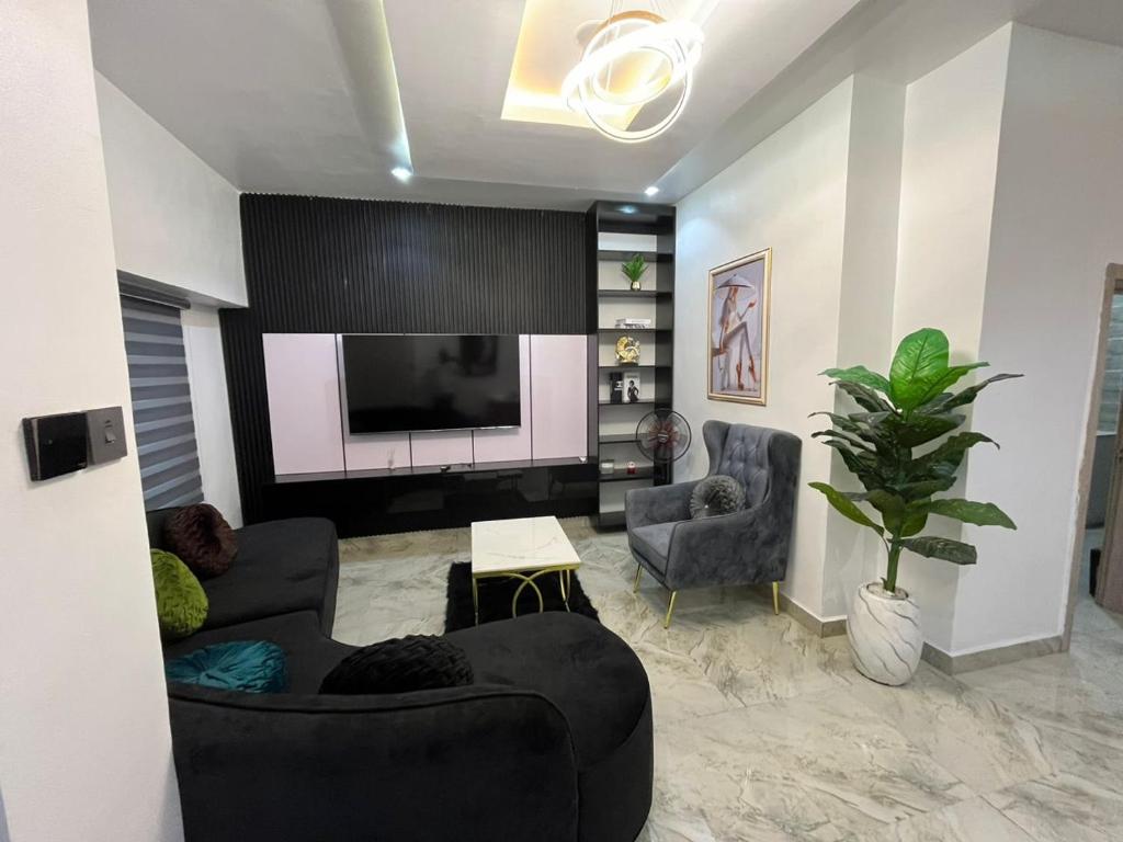 Harmony Appartment, Aja