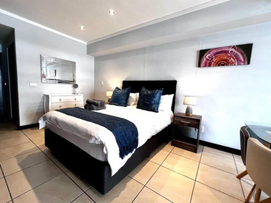 Icon NO LOAD SHEDDING Modern Studio - City, Kapské Město