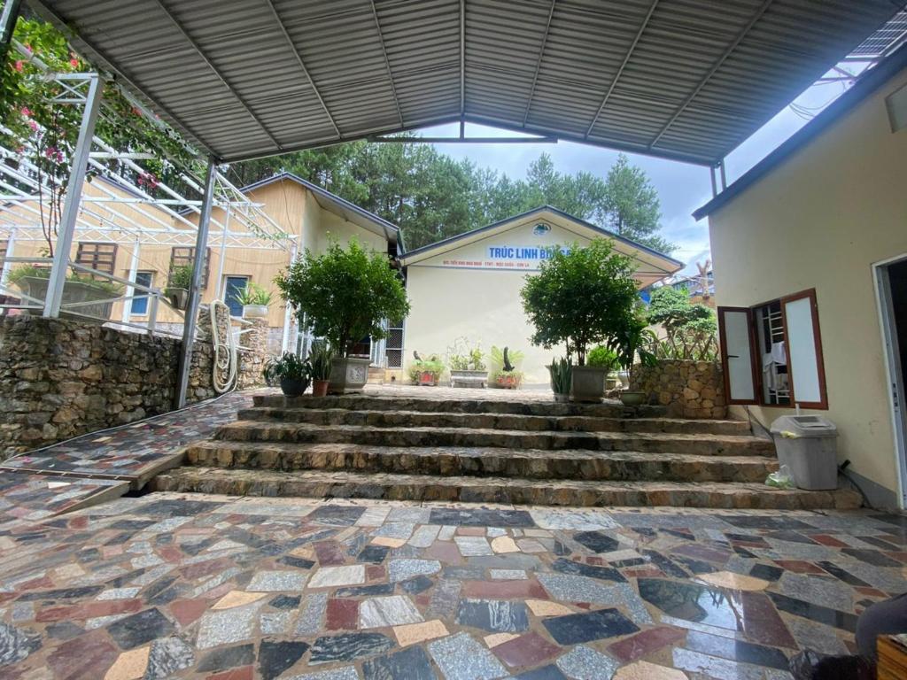 Truc Linh Moc Chau Hostel