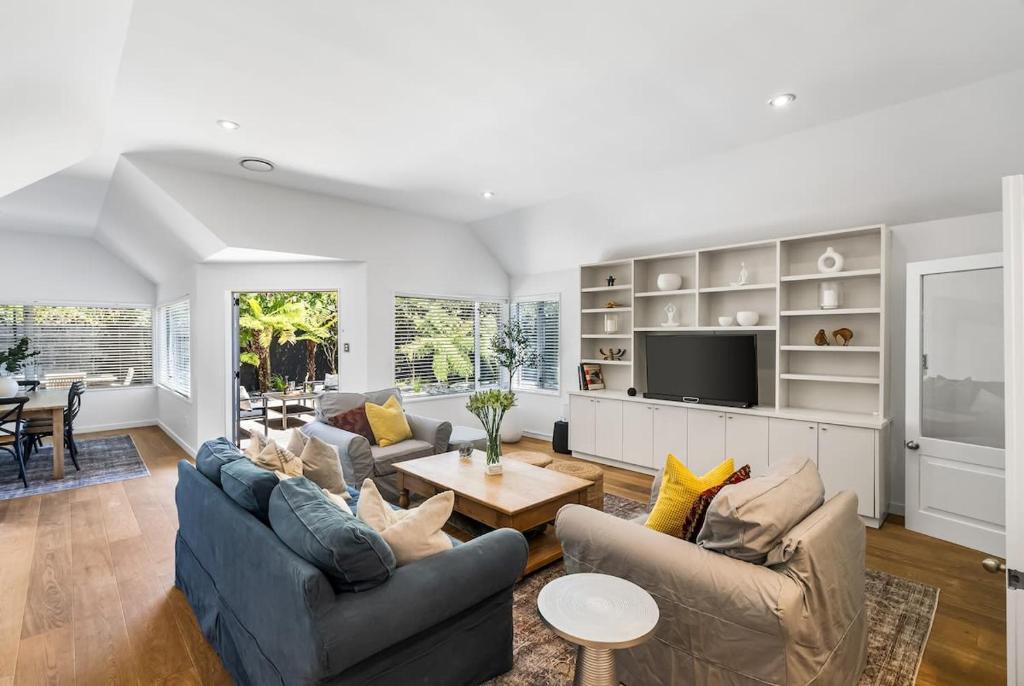 Kaleido Nook Enchanting 3BR Magic on Rugby Street, Christchurch