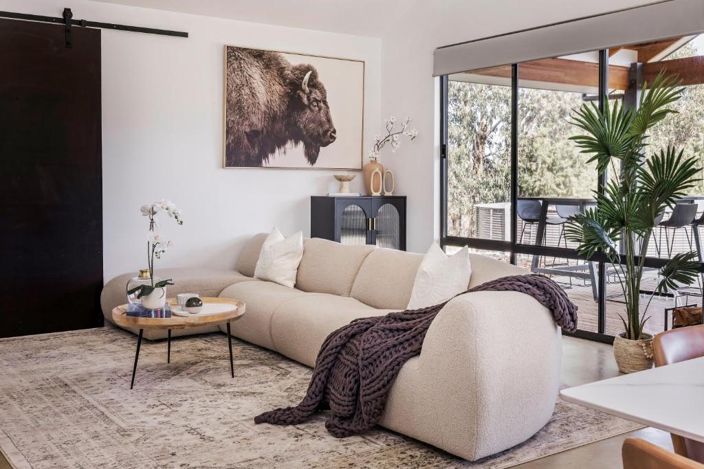 Bluegum Hideaway - luxury accom, air-con throughout, 2 kitchen & living areas, Yallingup