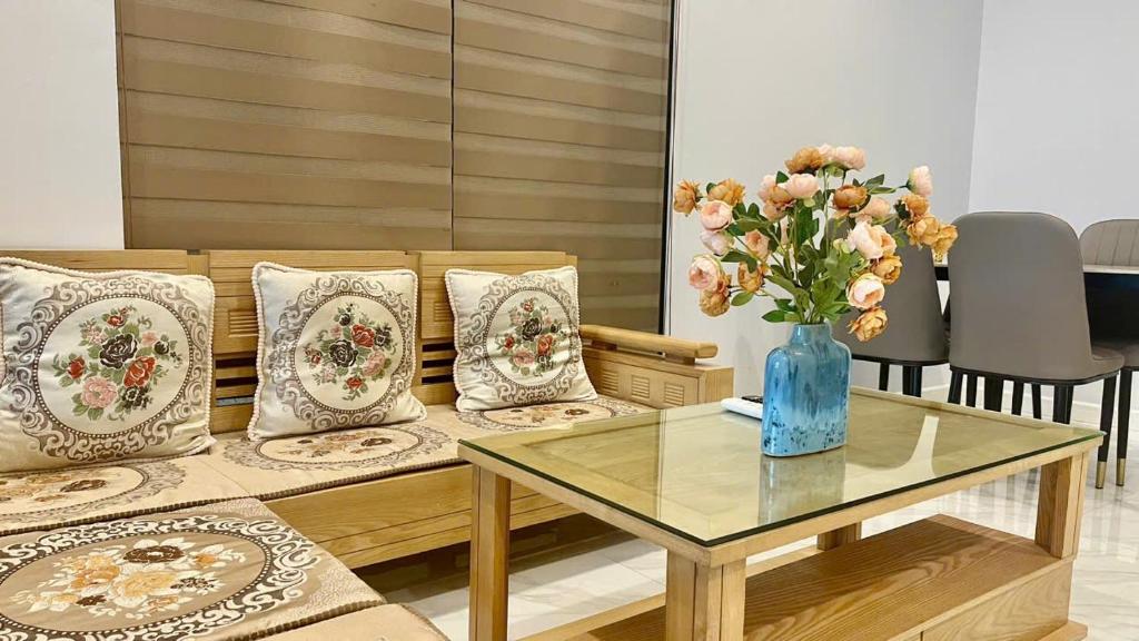 iHome Luxury Apartment in D&#8217;eldorado tower