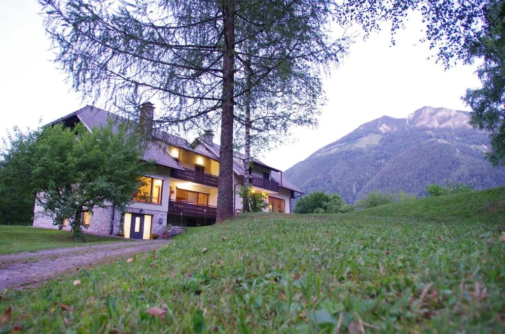 Gaj pod brezami, hotel v destinaci Luče