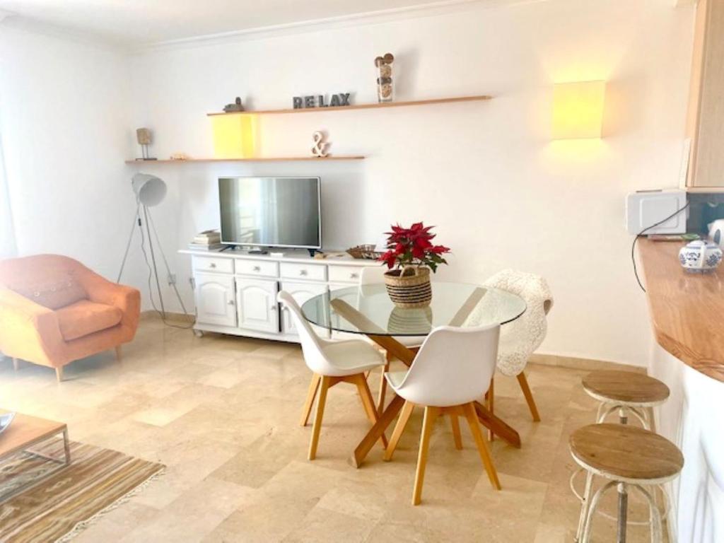 Beach, Parking, Wifi for 5 people!! - 5
