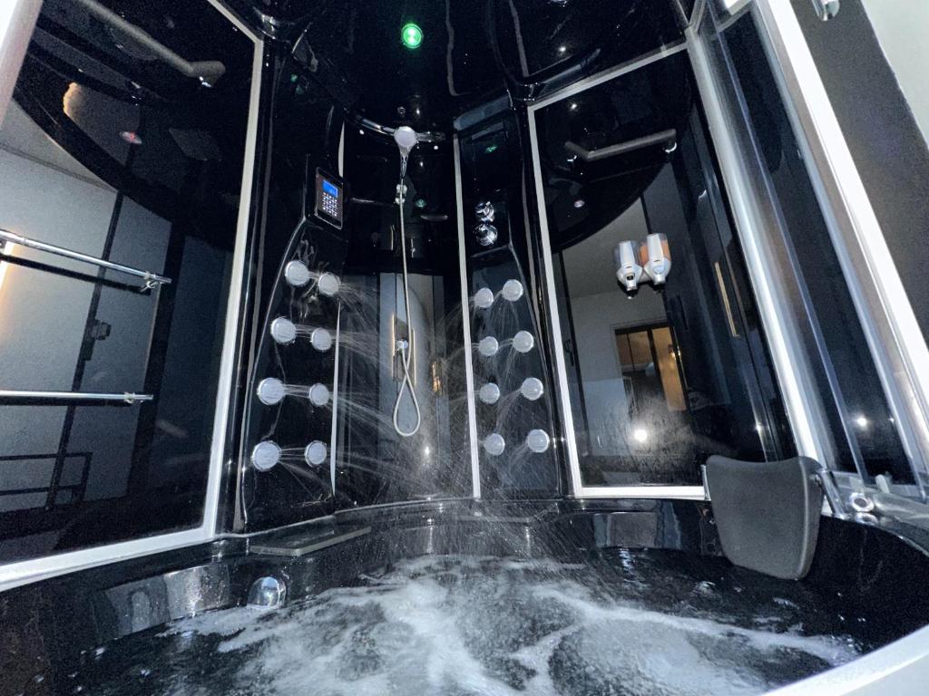 AMMG Tour Plage – Appartement Prestige | Jacuzzi & Balcon - 2