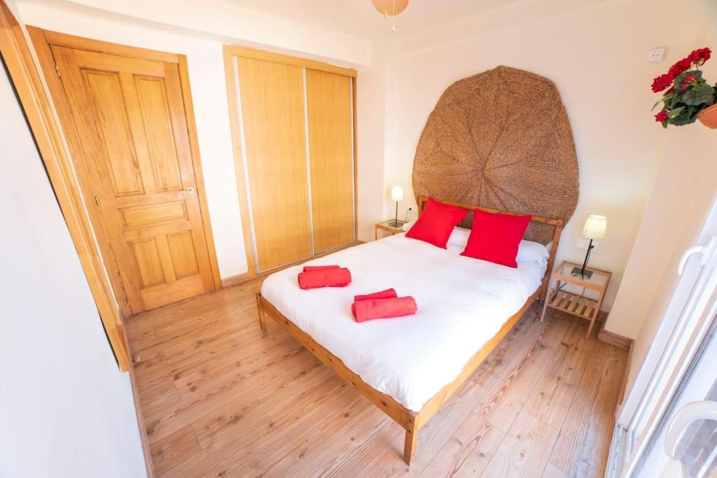 3 Bedrooms City Center and Beach - 5