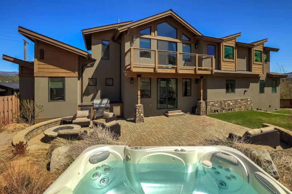 Elk Point Paradise - AC - Hot Tub - Pool Table, South Lake Tahoe