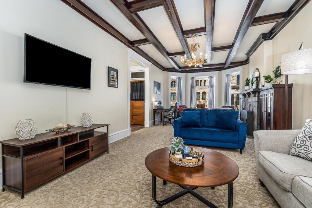 Masterpiece on Main 1, Dubuque