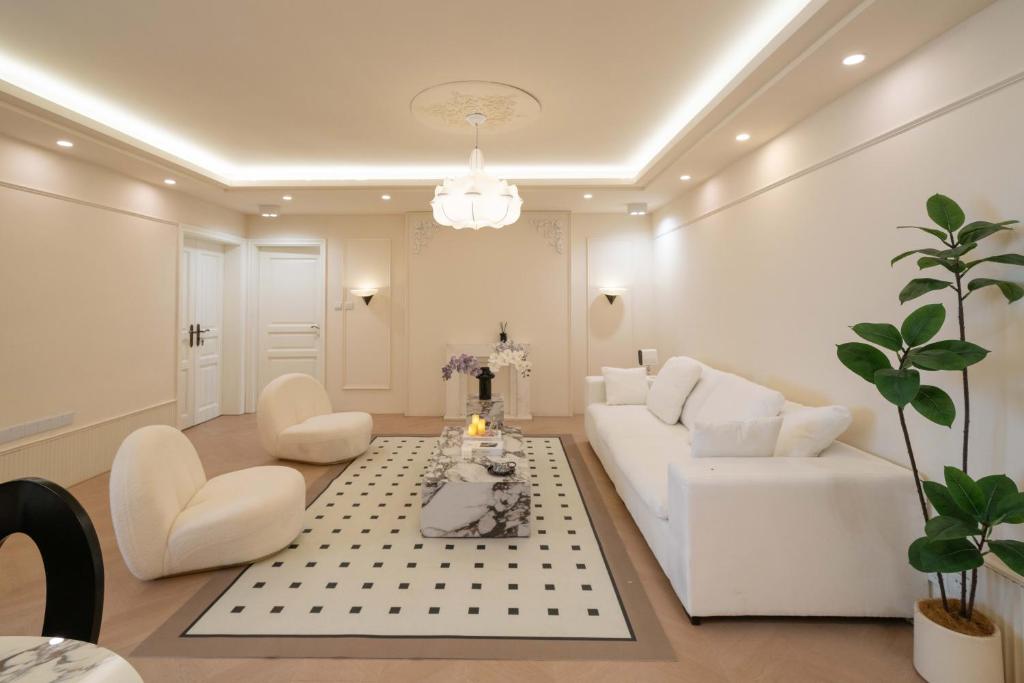 Molly Homestay - walk to Yu Garden and the Bund 3bedrooms 1study 2 bathrooms elevator apartment, Shanghai