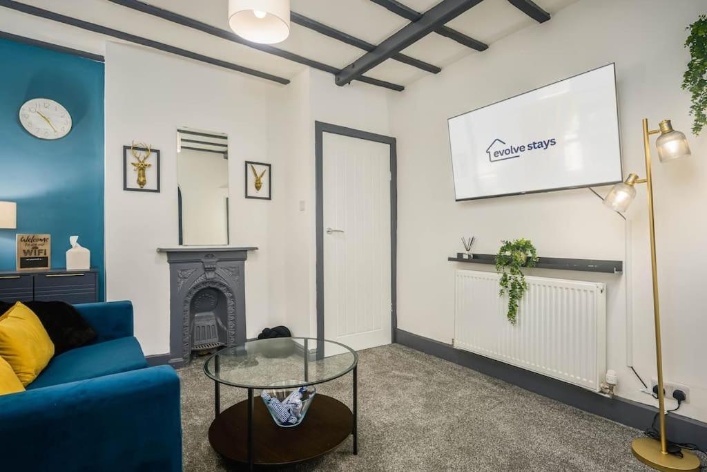 Stunning Cottage, Sleeps 7, Parking, Smart TV, Long Term Disc, Perfect For Contractors, Professionals, Families & Leisure, Hazel Grove