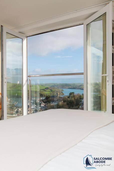 Ultimate Coastal Escape - Stylish & Estuary Views, Salcombe