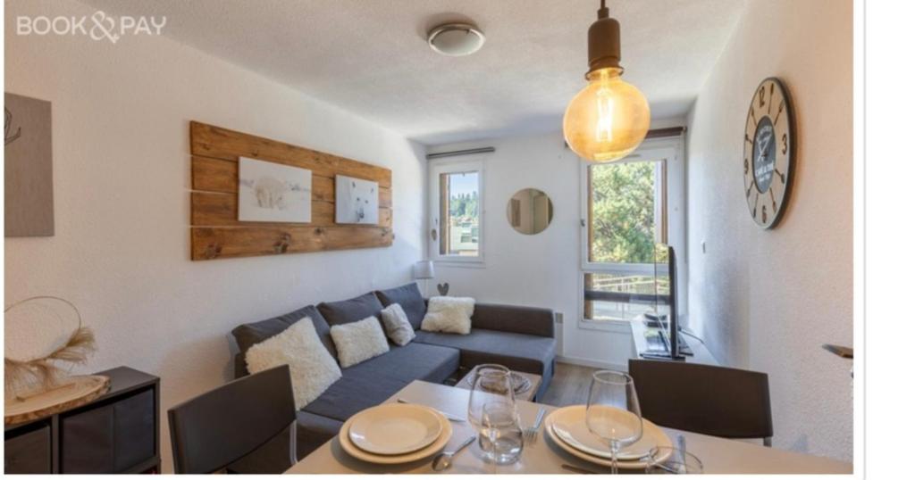 STUDIO COSY ISARD P2000 - 1