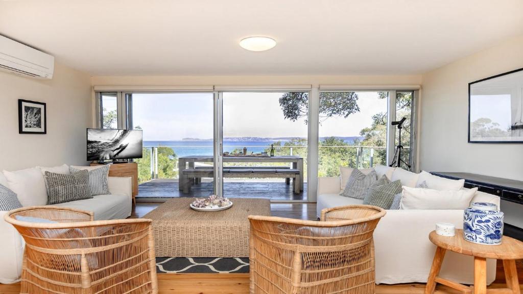 Ocean Views, Easy Walk To Beach and Bouddi National Park, Killcare