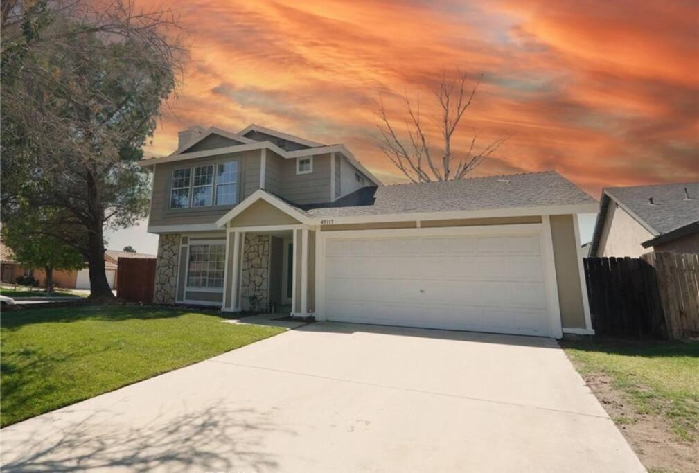 Pristine & Smart freshly remodeled house!, Lancaster