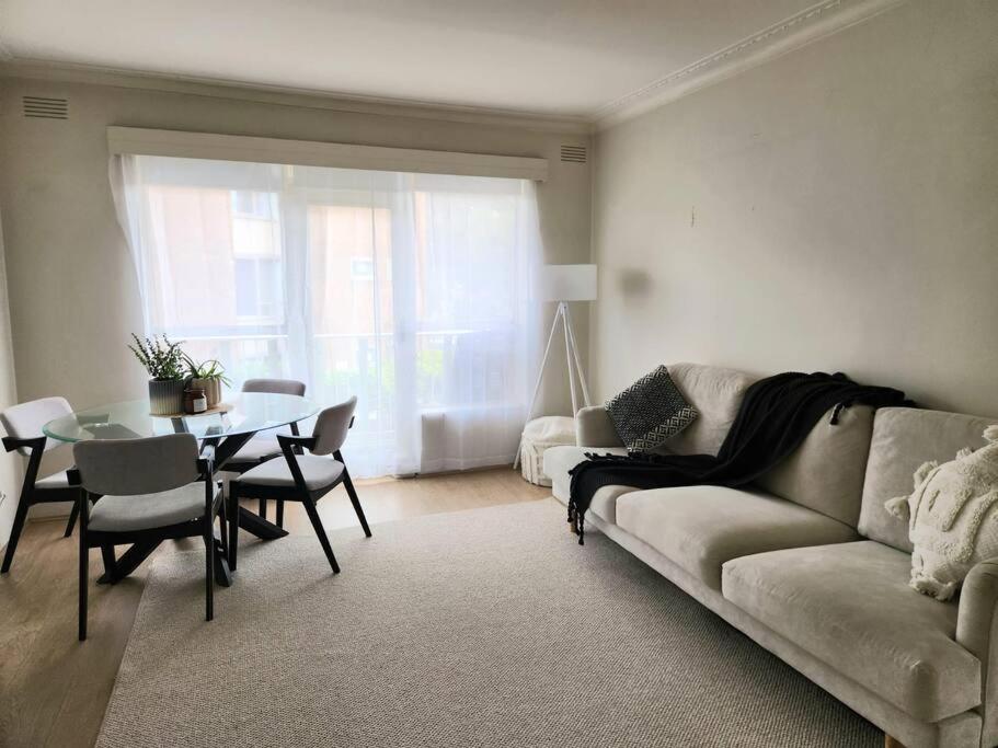 Cosy & Convenient Williamstown, Williamstown