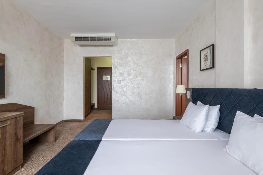 Flamingo Beach Hotel — Pokoje in Słoneczny Brzeg, Region Burgas