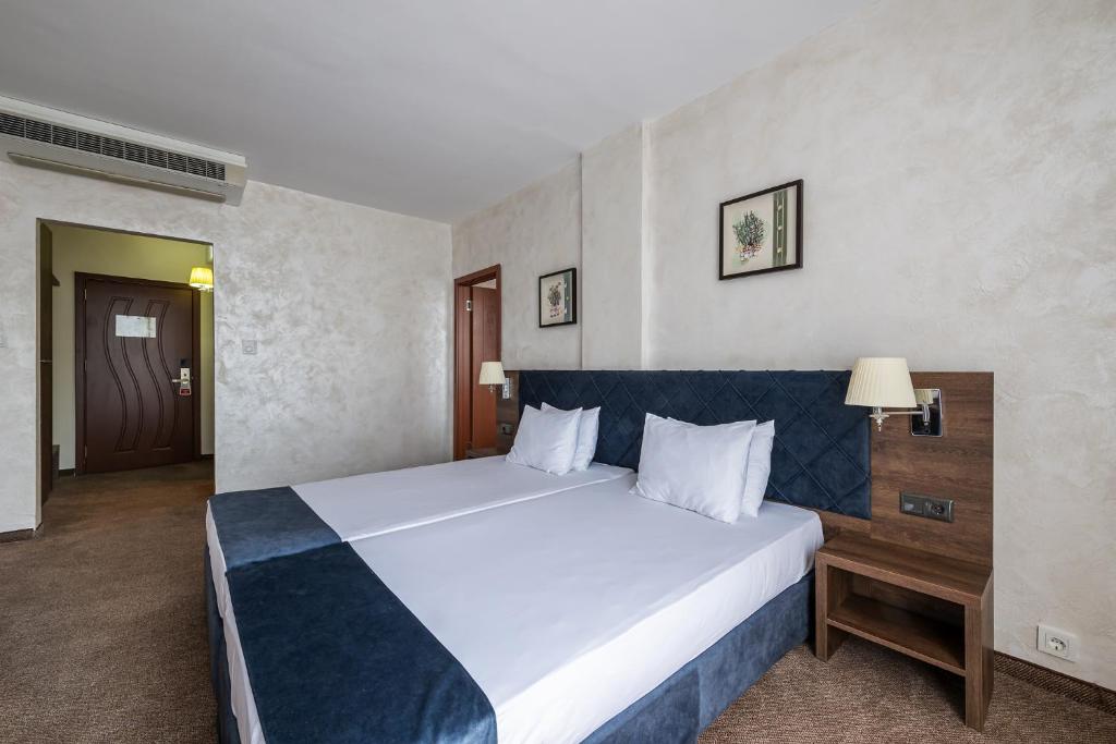 Flamingo Beach Hotel — Pokoje in Słoneczny Brzeg, Region Burgas