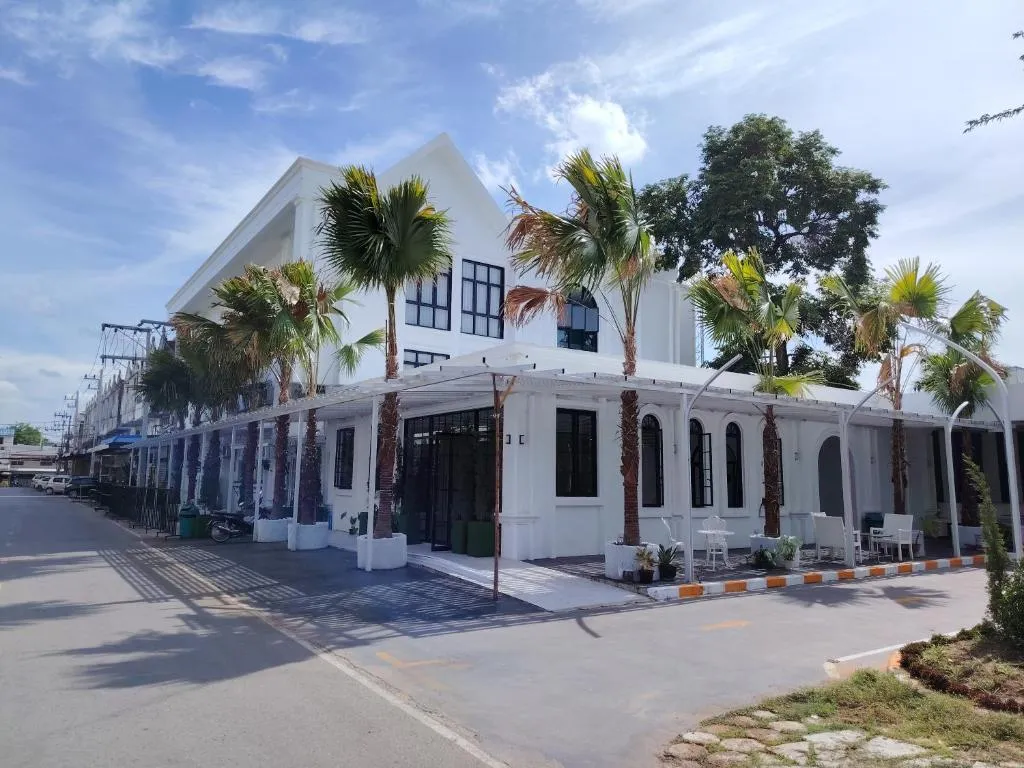 DEBUA White House, hotel in Maha Sarakham
