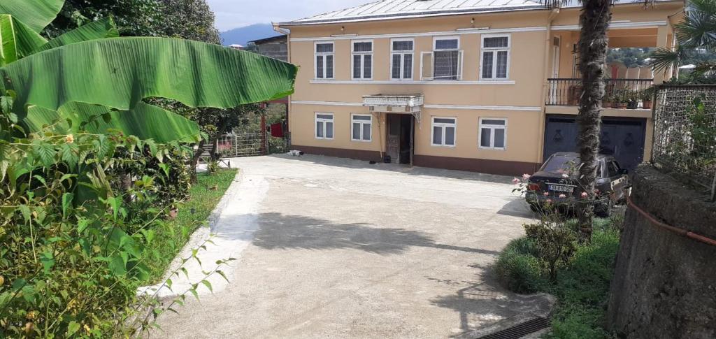 სახლი ბუნებაში House in nature, Tsikhisdziri