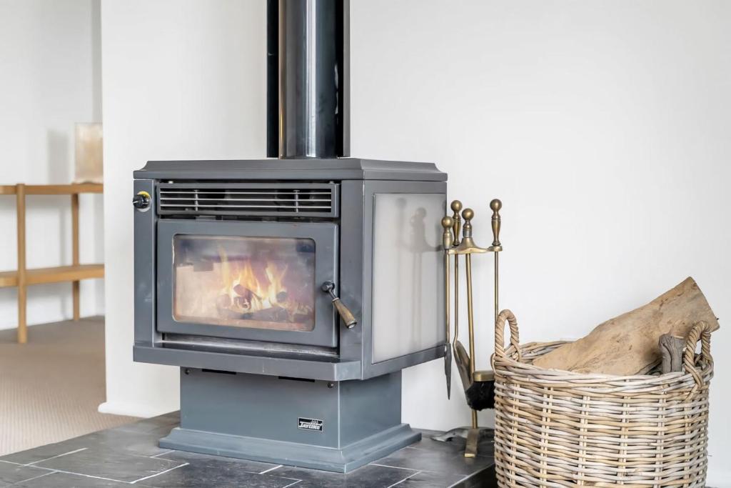 Mountain View Hideout with Stargazing Telescope, Wentworth Falls