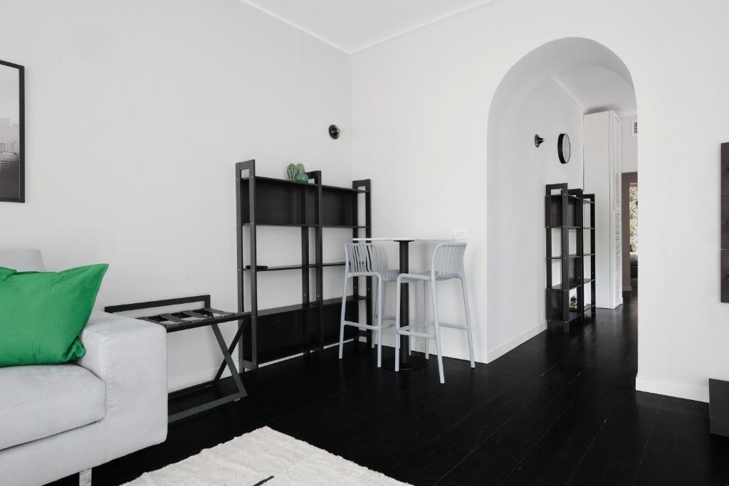 Just Urban Stays - Stylish and Spacious 90 sqm Flat - 5 min to M1 and M2 - 3