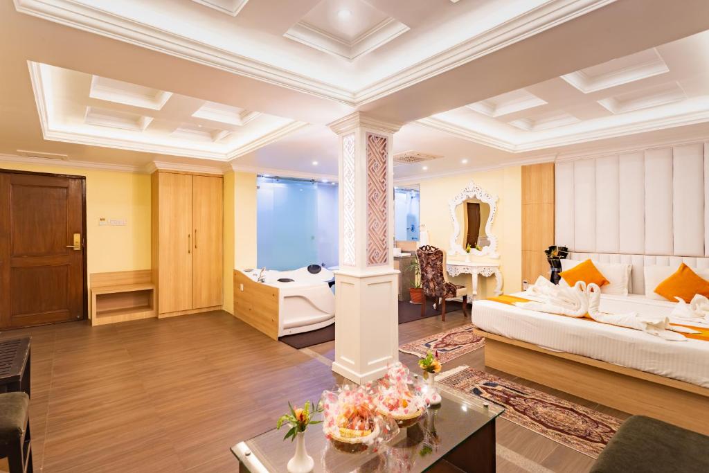 Yellow Pagoda Hotel
