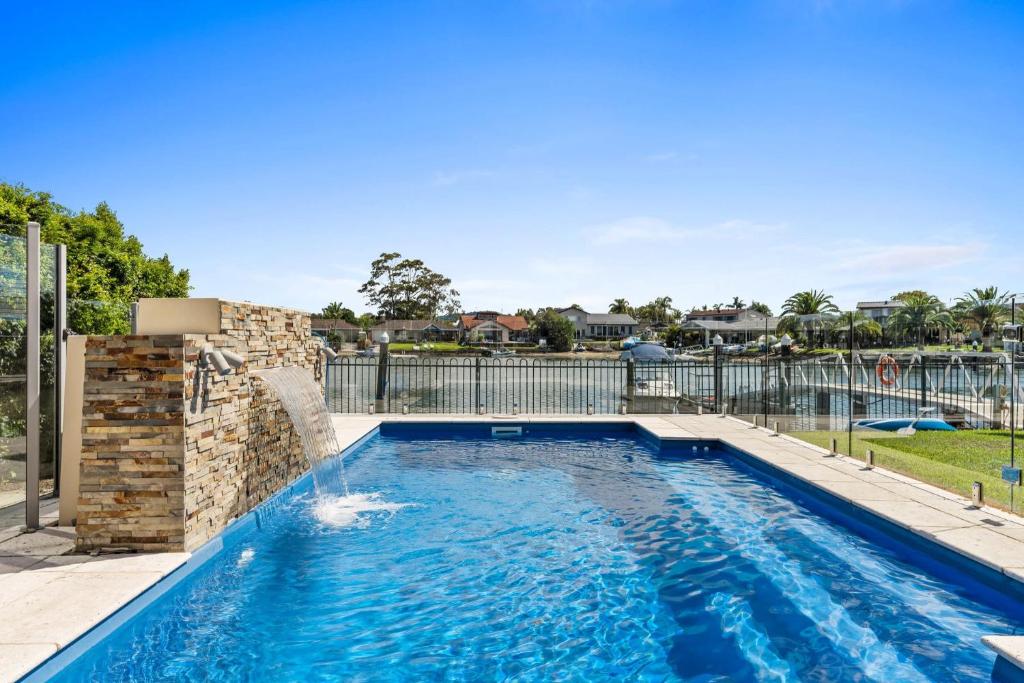 Waterfront Luxury Pool-Spa-Jetty-Pool Table, Daleys Point