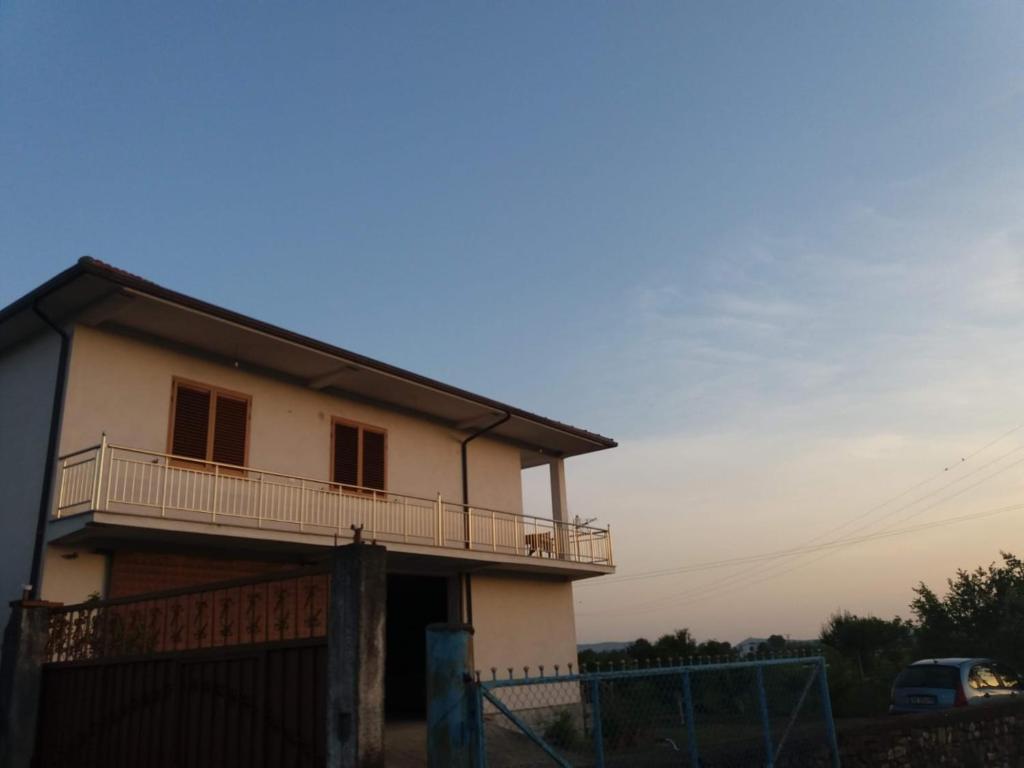 Sunset Guesthouse, Oblika e Madhe