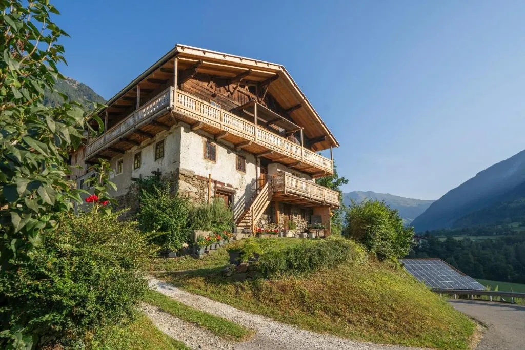 Chalet Lanthalerhof, hotel in San Martino