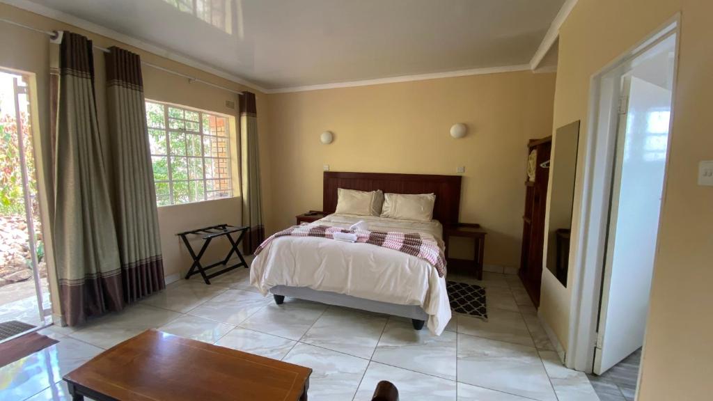 Lynn's Guest House 8
