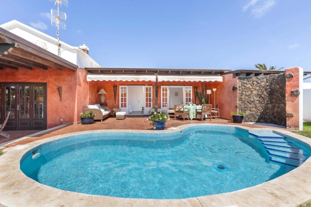 Evergreen Saltwater Pool Villa by Bayside - 1