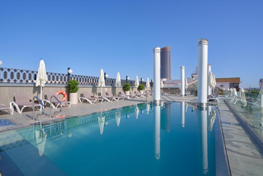 Monte Triana — Swimming pool in Seville, Andalusia