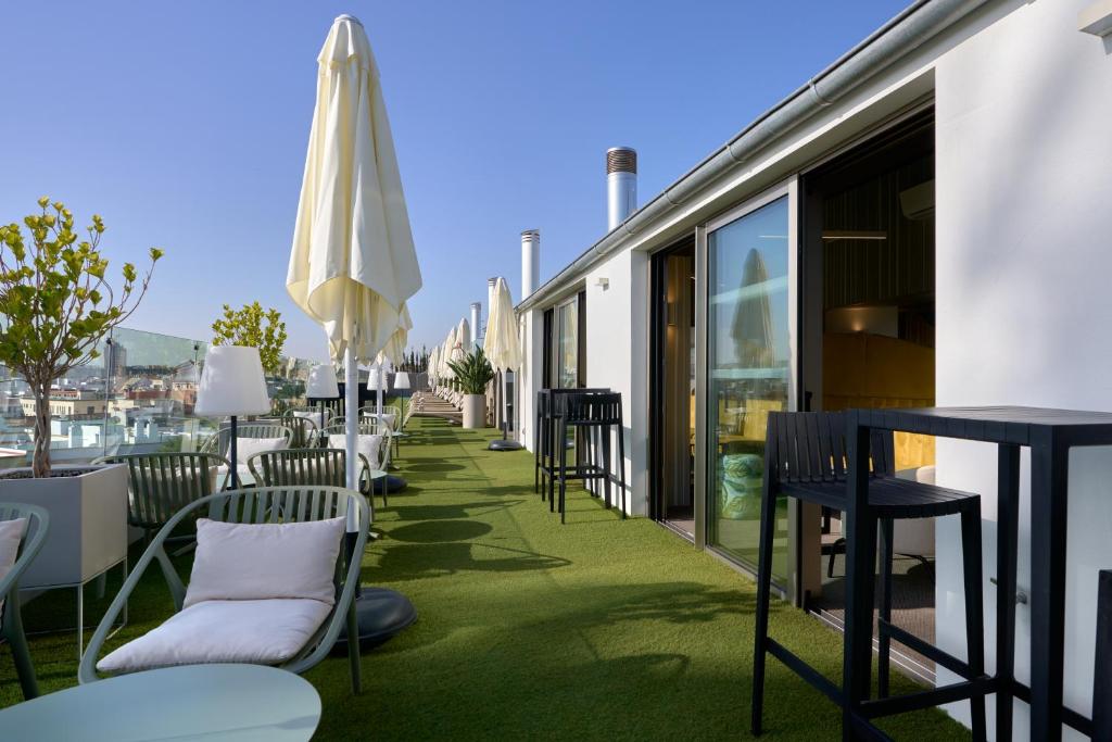 Monte Triana — Restaurant & bars in Seville, Andalusia