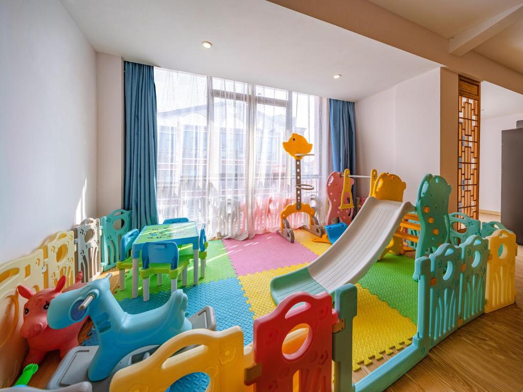 Zhangjiajie DreamWay Hotel의 고급스러운 시설 이미지