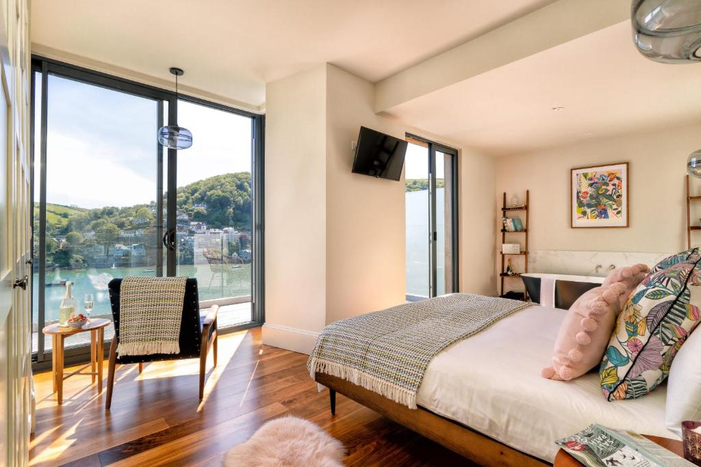 Two Guns, Dartmouth photo 2