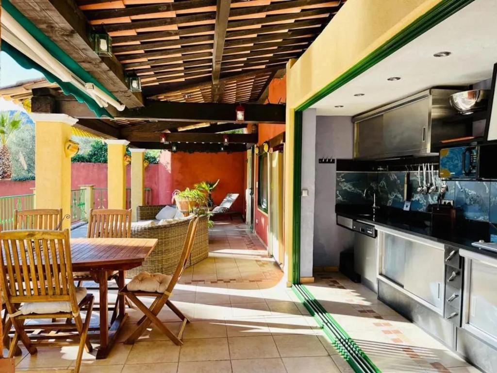Maison conviviale à Fréjus avec piscine à débordement - 3