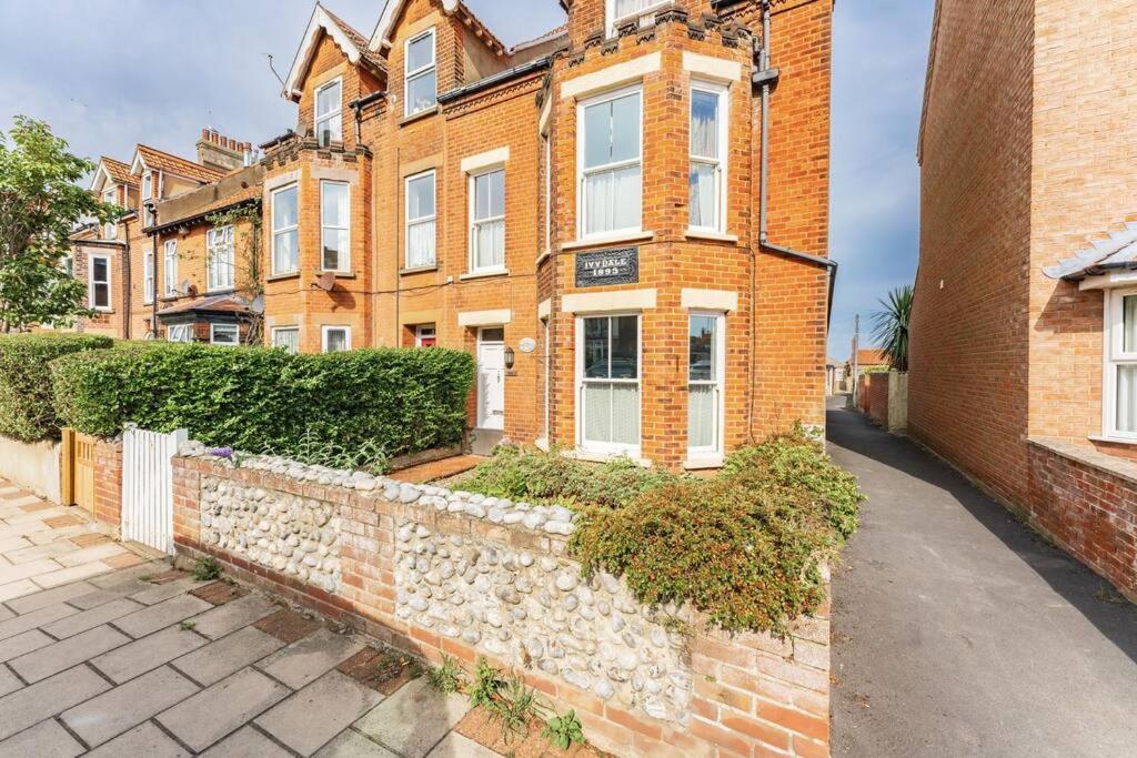 Ivydale - Sheringham Cottages, Sheringham