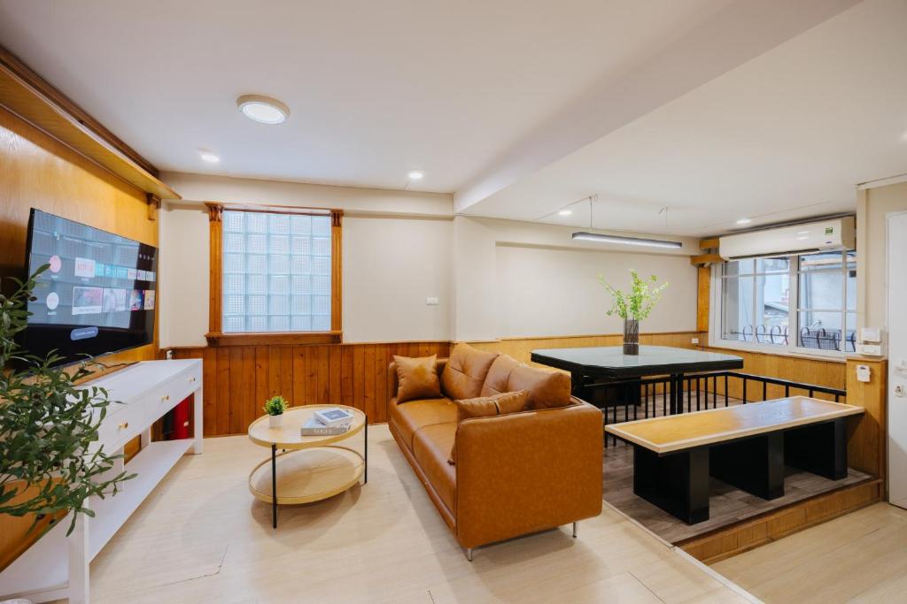 VietHOME – 501 The Wood /2 bedrooms apartment/lift