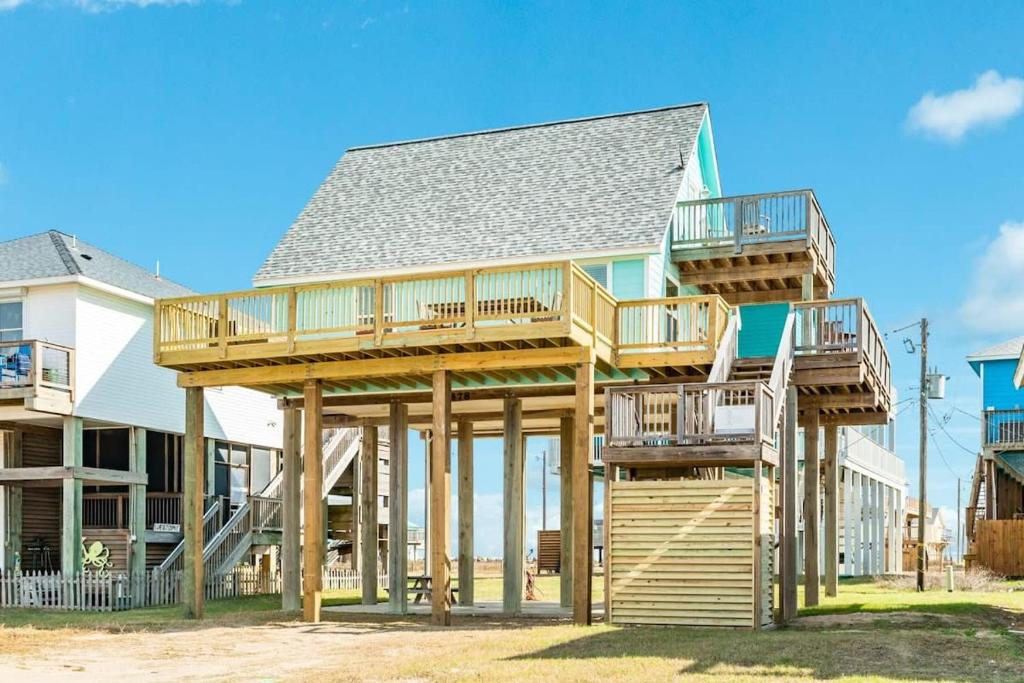Big Ocean Views Near Main Beach Access, Freeport