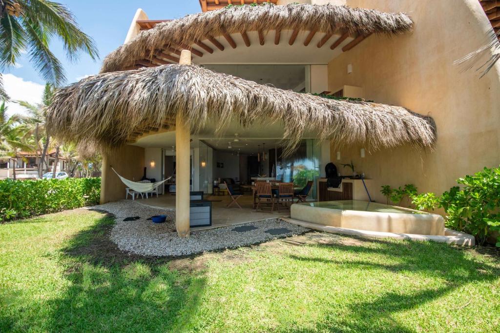 Mar de Coco Areca 102, Barra de Potosi