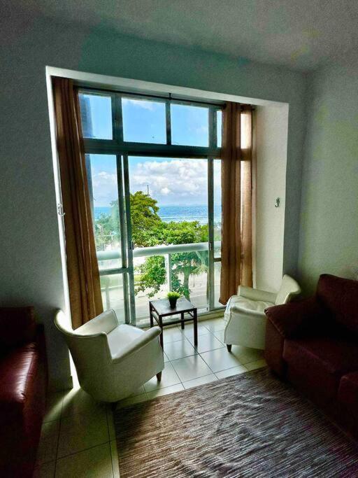 De frente ao mar, próximo ao shopping, Guarujá