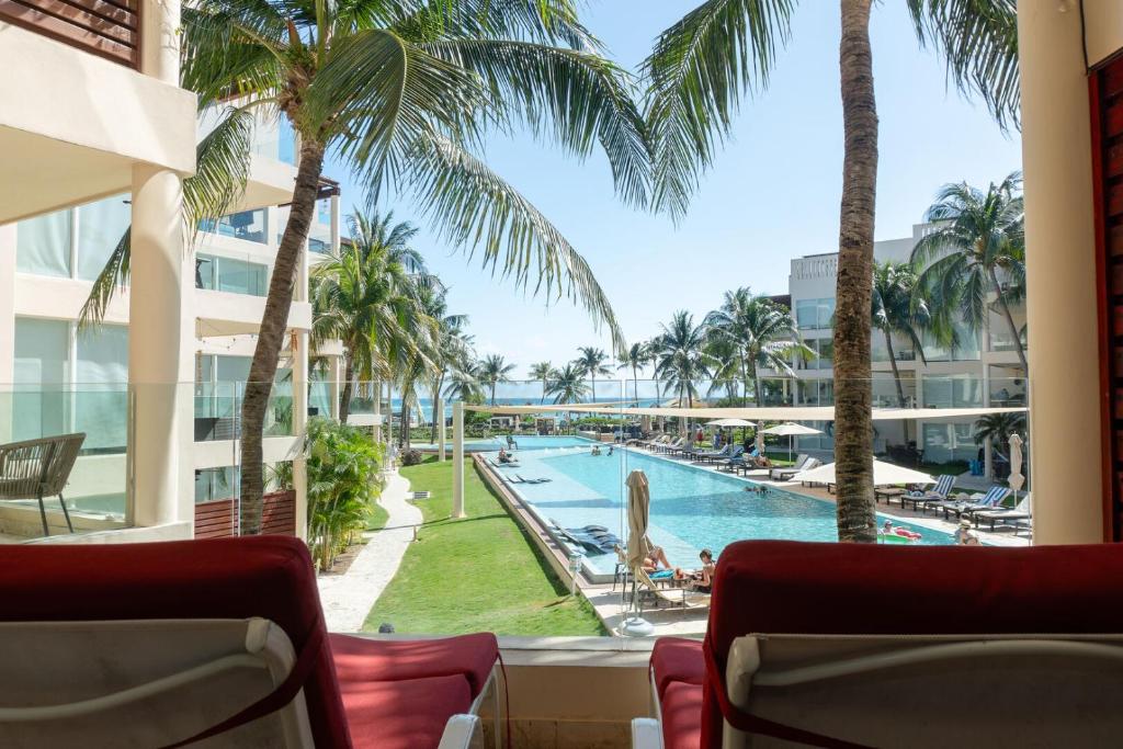 The Elements Oceanfront & Beachside Condo Hotel, Playa del Carmen