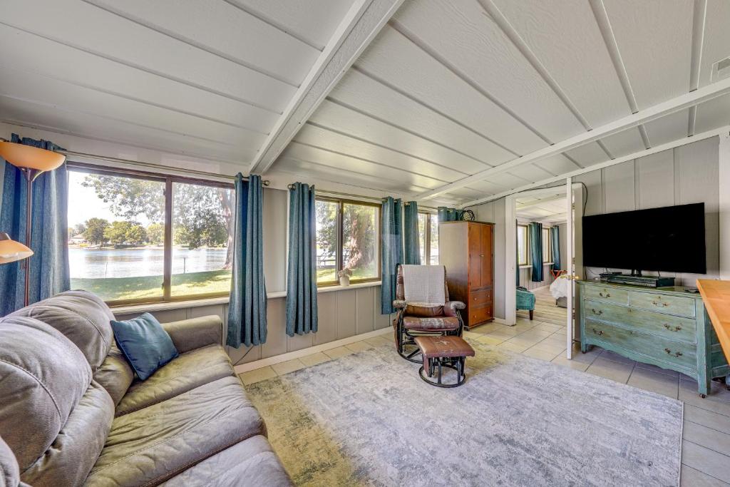 Riverfront Dixon, Illinois, Vacation Rental!, Dixon