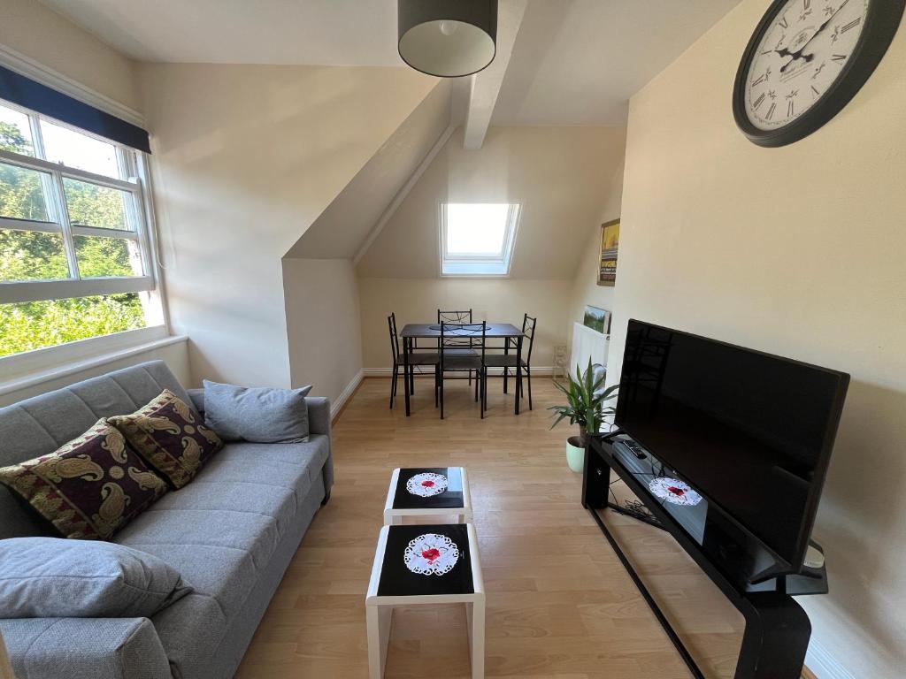 Sea-View Apartment, 2-4 Guests, 10 Mins to Beach and The Oval, Hastings