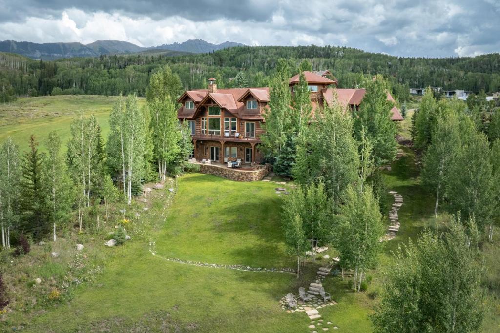 Camp Telluride - golf course, views, hot tub, gym!, Telluride